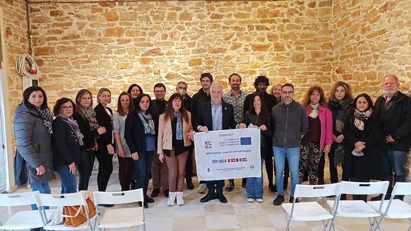 Erasmus: Στον Δήμο Παιανίας 16 εκπαιδευτικοί - Ισίδωρος Μάδης: Σας καλωσορίζω στη γη της ρητορείας