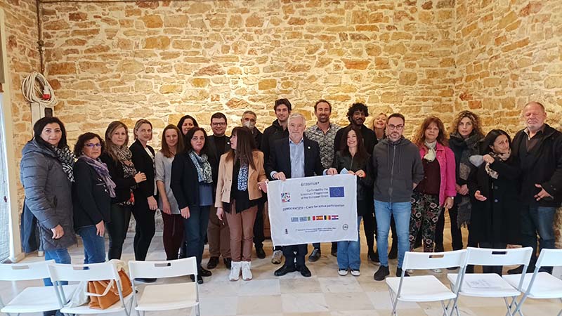 Erasmus: Στον Δήμο Παιανίας 16 εκπαιδευτικοί - Ισίδωρος Μάδης: Σας καλωσορίζω στη γη της ρητορείας
