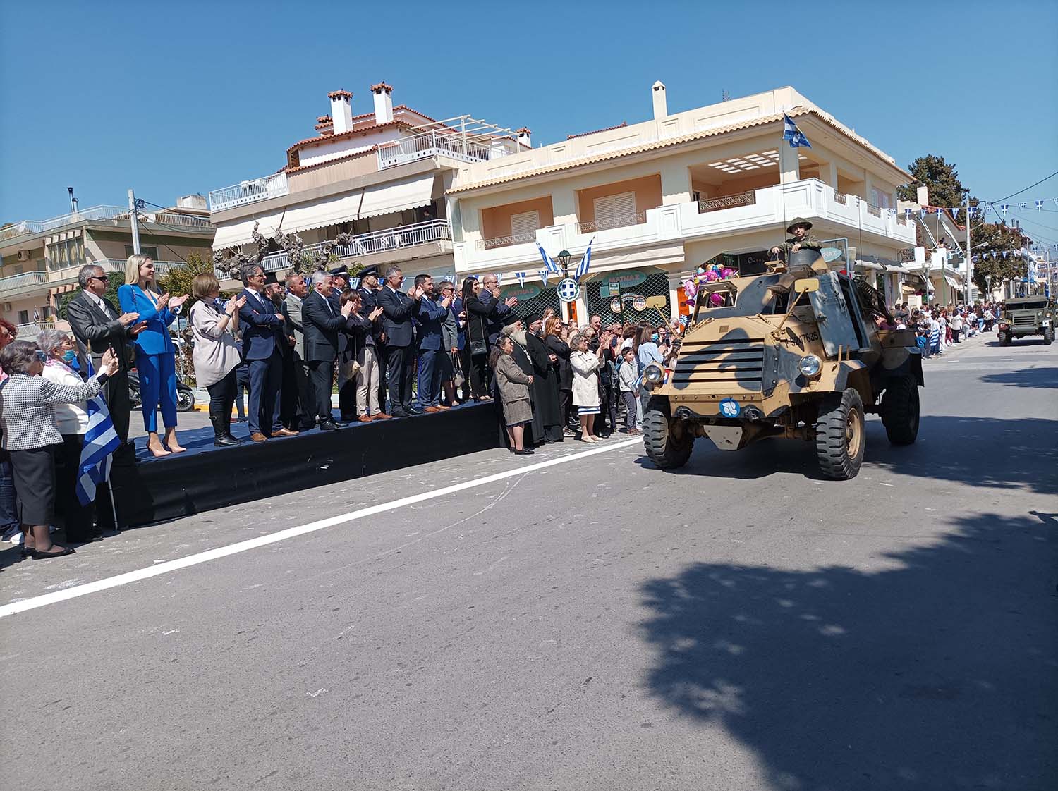 Δήμος Παιανίας: Ιστορικά πολεμικά οχήματα έδωσαν το παρών στην παρέλαση της 25ης Μαρτίου