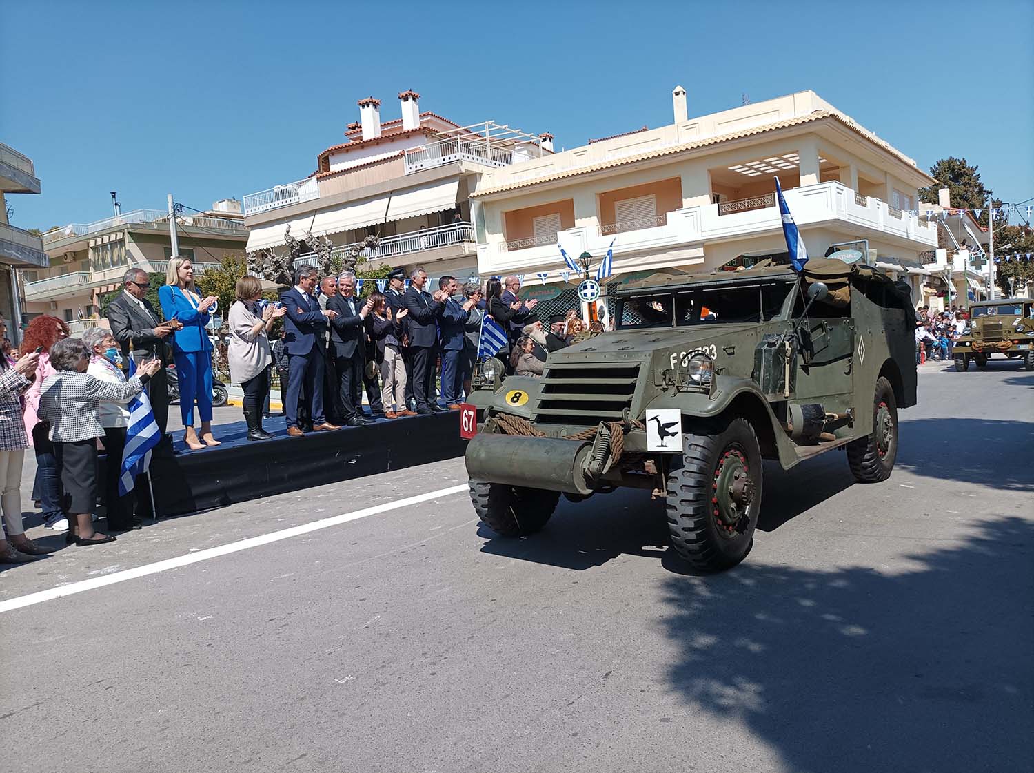 Δήμος Παιανίας: Ιστορικά πολεμικά οχήματα έδωσαν το παρών στην παρέλαση της 25ης Μαρτίου