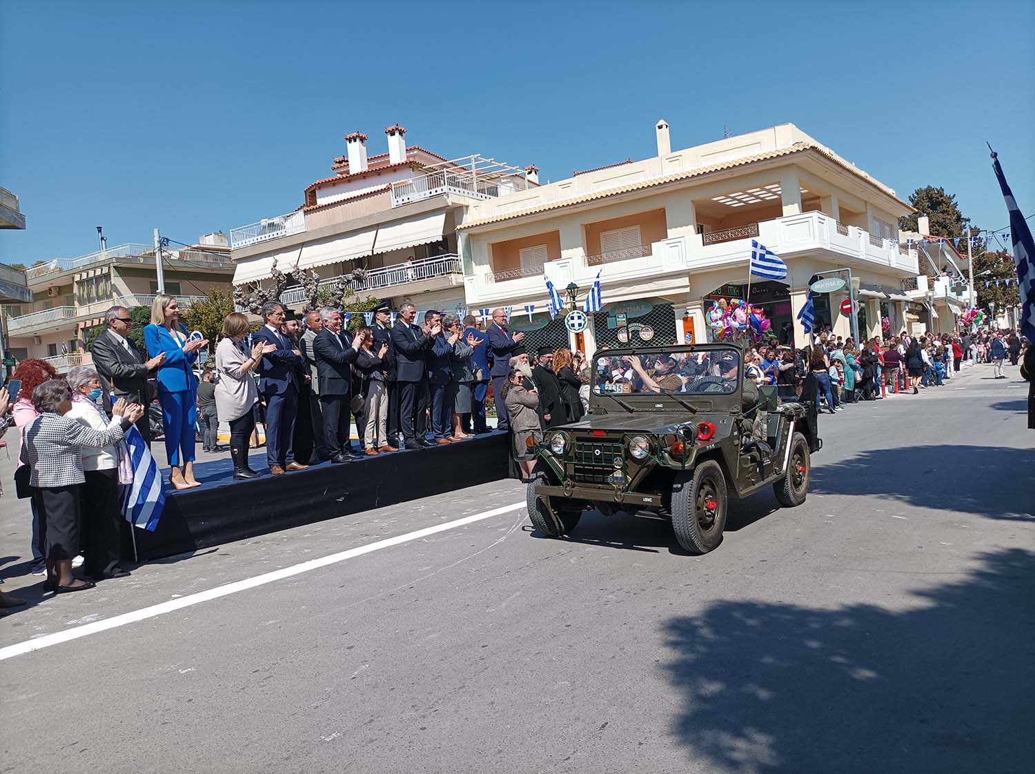 Δήμος Παιανίας: Ιστορικά πολεμικά οχήματα έδωσαν το παρών στην παρέλαση της 25ης Μαρτίου