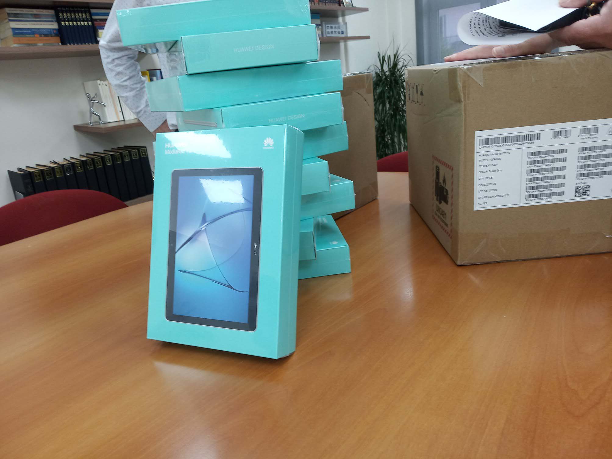 100 TABLETS ΣΤΑ ΔΗΜΟΤΙΚΑ ΣΧΟΛΕΙΑ ΤΟΥ ΔΗΜΟΥ ΠΑΙΑΝΙΑΣ