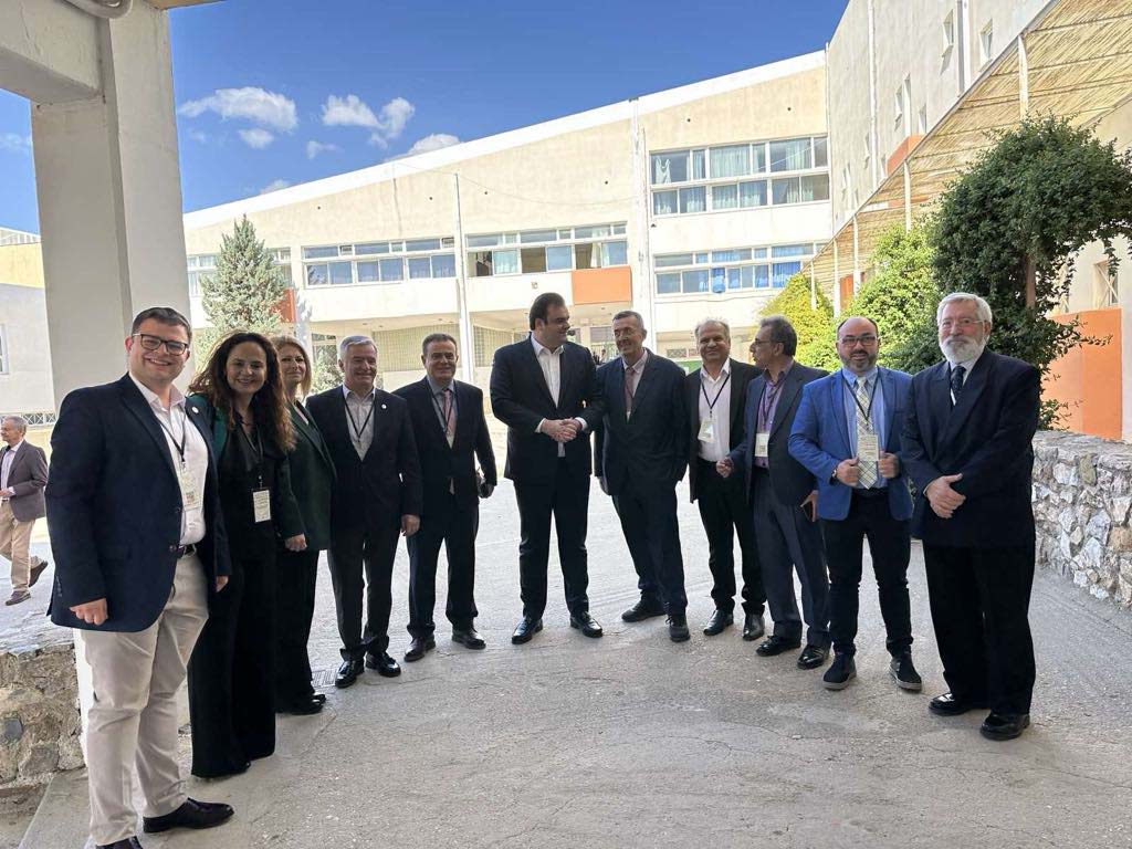 Δήμος Παιανίας: Στο 1ο Μαθητικό Συνέδριο παρευρέθηκε ο Ισίδωρος Μάδης