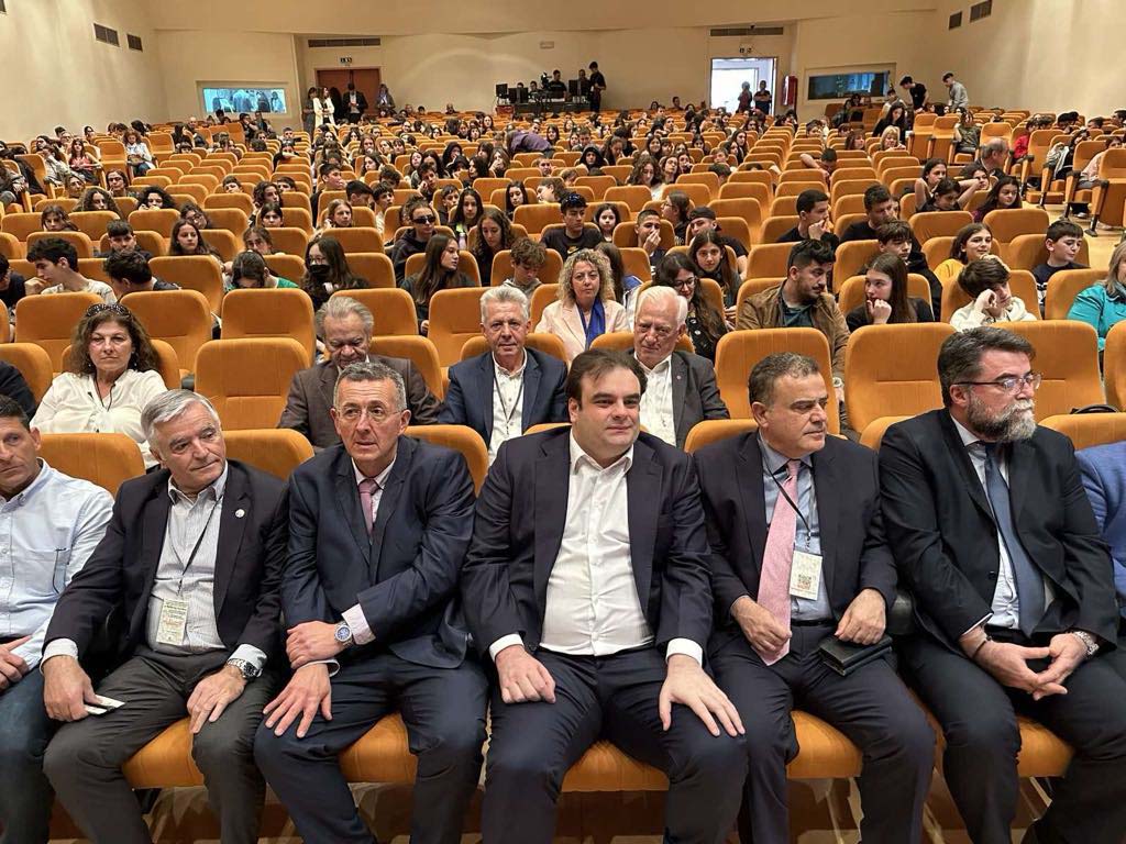 Δήμος Παιανίας: Στο 1ο Μαθητικό Συνέδριο παρευρέθηκε ο Ισίδωρος Μάδης