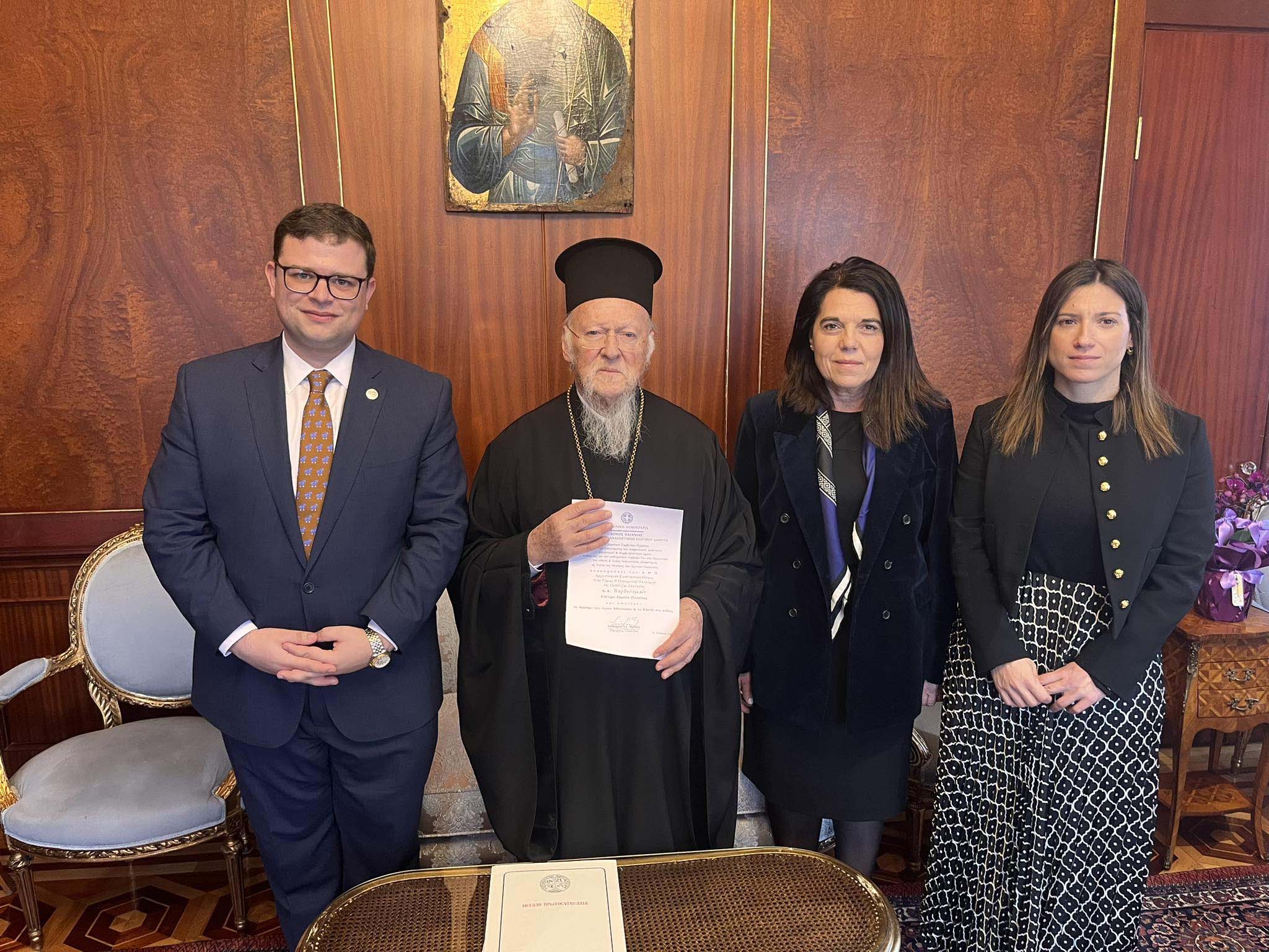 Δήμος Παιανίας: Στο Φανάρι αντιπροσωπεία του δήμου - Επέδωσε στον Οικουμενικό Πατριάρχη την απόφαση ανακήρυξής του σε Επίτιμο Δημότη