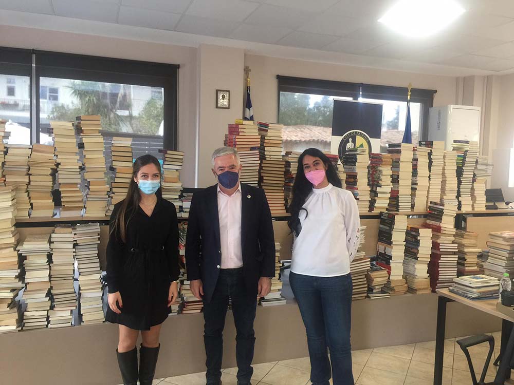 Δήμος Παιανίας: Συγκινητική η προσφορά στη δράση «Χαρίστε τα» - 2.706 βιβλία στη διάθεση των κατοίκων